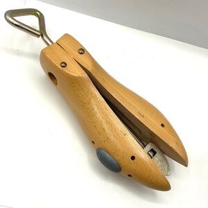 Ralyn Shoe Streacher  #1